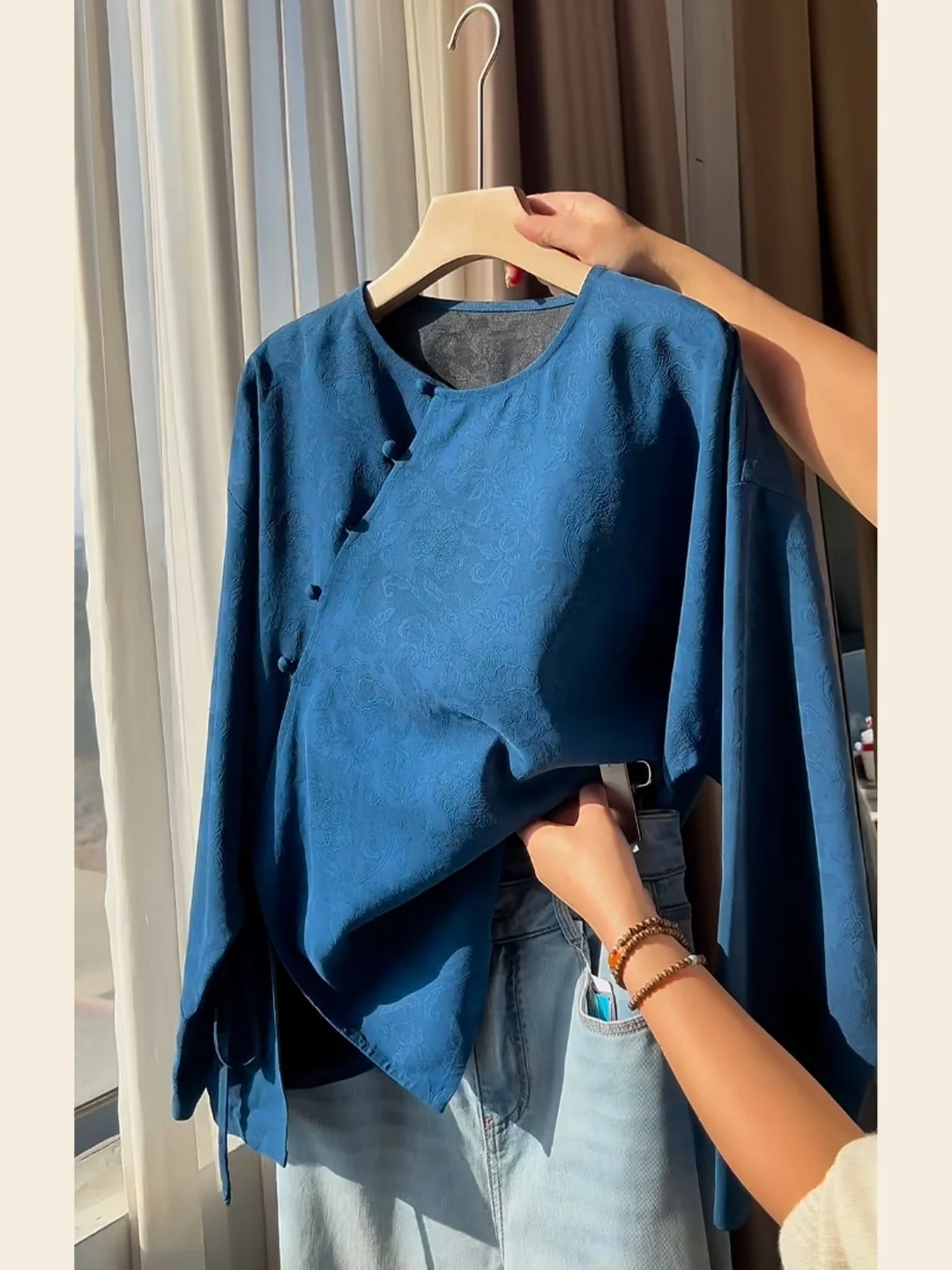 Женский длинный топ с вышивкой Ele Blue Floral, улучшенный крой в стиле Тан, универсальный, для весны 2026
Женский длинный топ с вышивкой Ele Blue Floral, улучшенный крой в стиле Тан, универсальный, для весны 2026