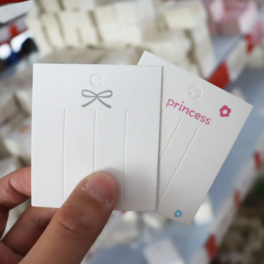 100 шт./компл., бумажная карта для шпильки, белая пустая дизайнерская карта для демонстрации ювелирных изделий, милая печатная упаковочная карта
100 шт./компл., бумажная карта для шпильки, белая пустая дизайнерская карта для демонстрации ювелирных изделий, милая печатная упаковочная карта