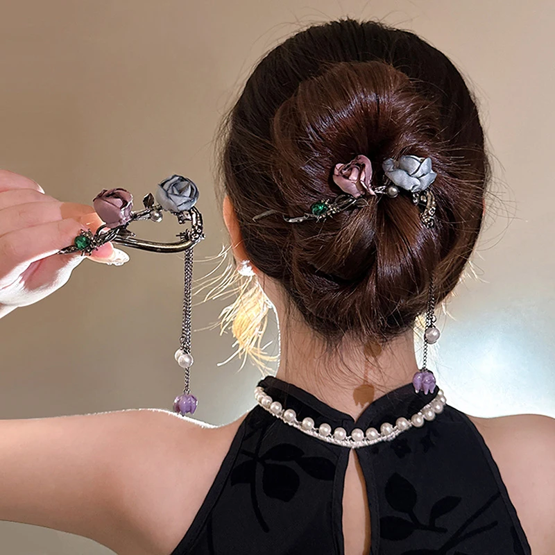 Simple Black Twist Hair Clip Rhinestone Hollow Rose Flower Hair Clip New Chinese Style Barrettes Decoration
Simple Black Twist Hair Clip Rhinestone Hollow Rose Flower Hair Clip New Chinese Style Barrettes Decoration