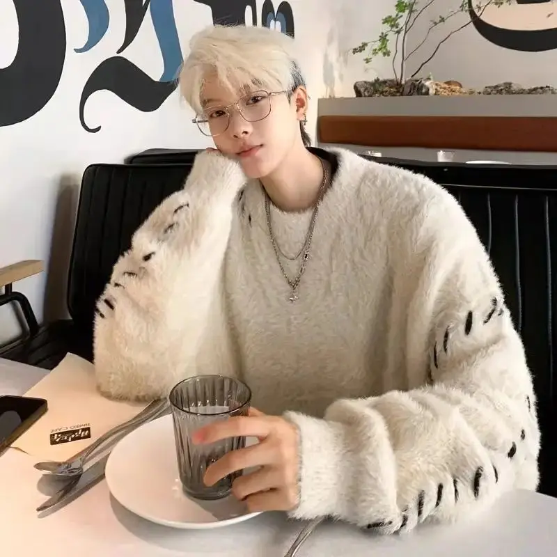 Мужской круглый свитер из искусственного меха в американском стиле Ne, ленивая корейская трикотажная верхняя одежда, зимний сезон, деловой повседневный полиэстер...
Мужской круглый свитер из искусственного меха в американском стиле Ne, ленивая корейская трикотажная верхняя одежда, зимний сезон, деловой повседневный полиэстер...