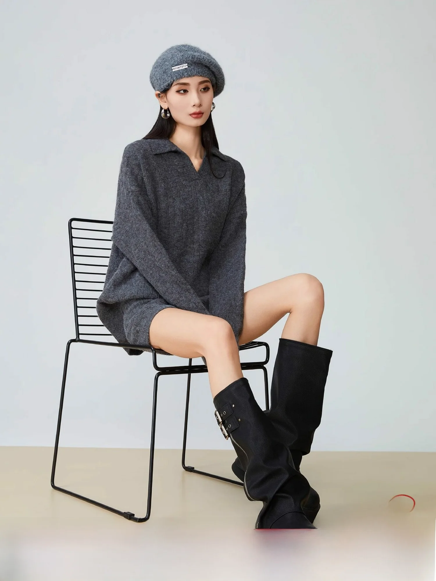 Корейский свитер-топ в стиле «ленивый шик» с вязаным узором, женский, весна 2025, новинка, комплект из двух предметов, модный костюм
Корейский свитер-топ в стиле «ленивый шик» с вязаным узором, женский, весна 2025, новинка, комплект из двух предметов, модный костюм