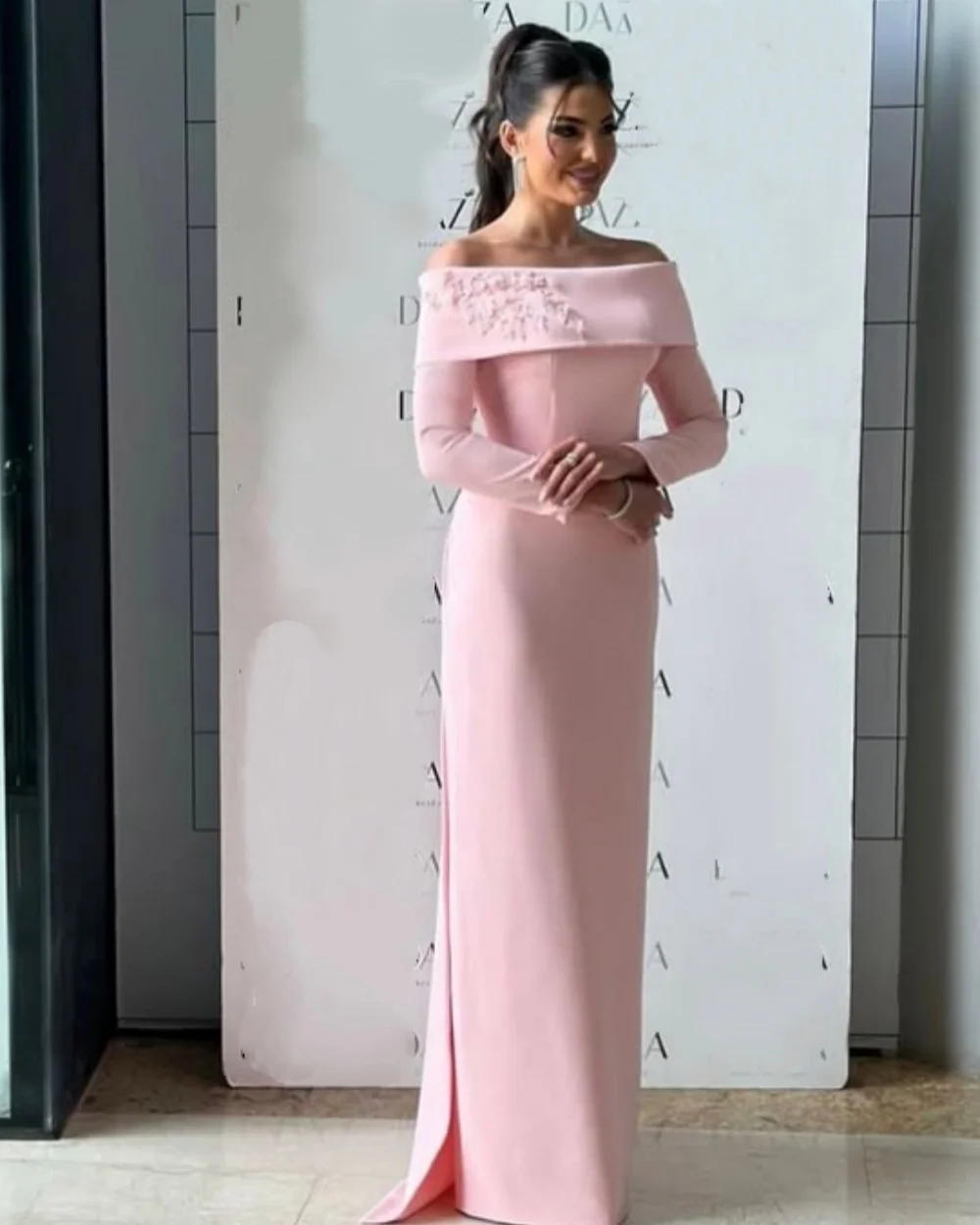 Customized Elegant Women Jersey Handmade Flower Beading Straight Evening Dresses Formal Off-the-shoulder Floor Lenght Party Gown
Customized Elegant Women Jersey Handmade Flower Beading Straight Evening Dresses Formal Off-the-shoulder Floor Lenght Party Gown