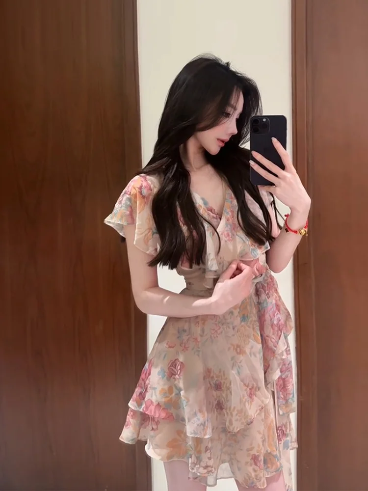 XZY Pure Desire Summer Floral Print V-Ne ort Dr Women's Holiday Vaion Gored Hem A-Line Skirt Korean Sle Casual
XZY Pure Desire Summer Floral Print V-Ne ort Dr Women's Holiday Vaion Gored Hem A-Line Skirt Korean Sle Casual