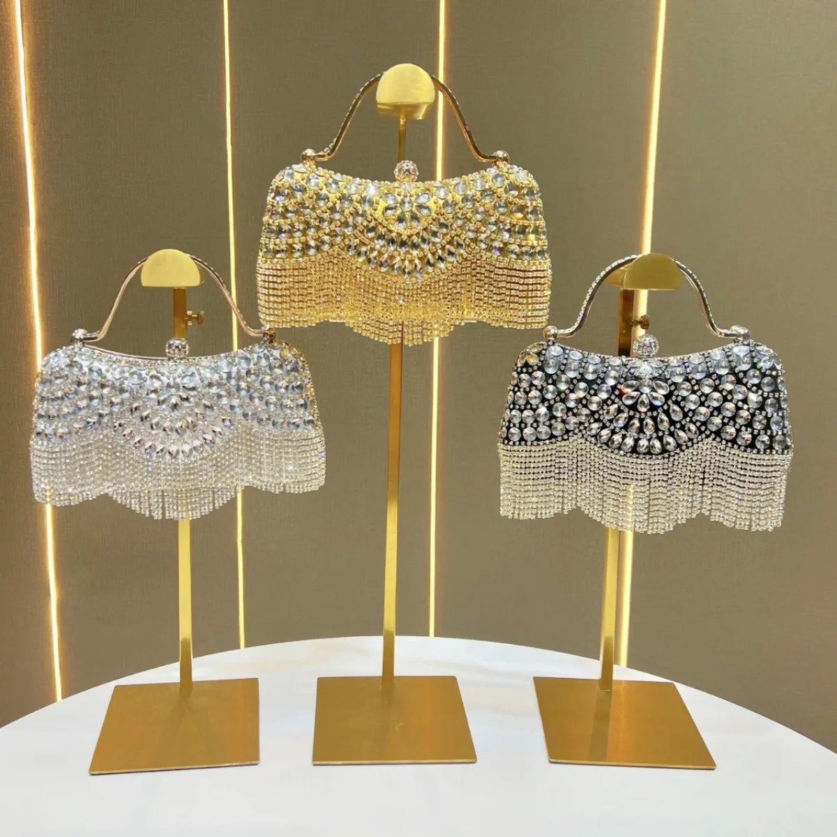 Diamond Evening Clutch Bag Golden Tassel Handbag Boutique Novelty Metallic Rhinestone Purses And Handbags Bridal Wedding Party
Diamond Evening Clutch Bag Golden Tassel Handbag Boutique Novelty Metallic Rhinestone Purses And Handbags Bridal Wedding Party