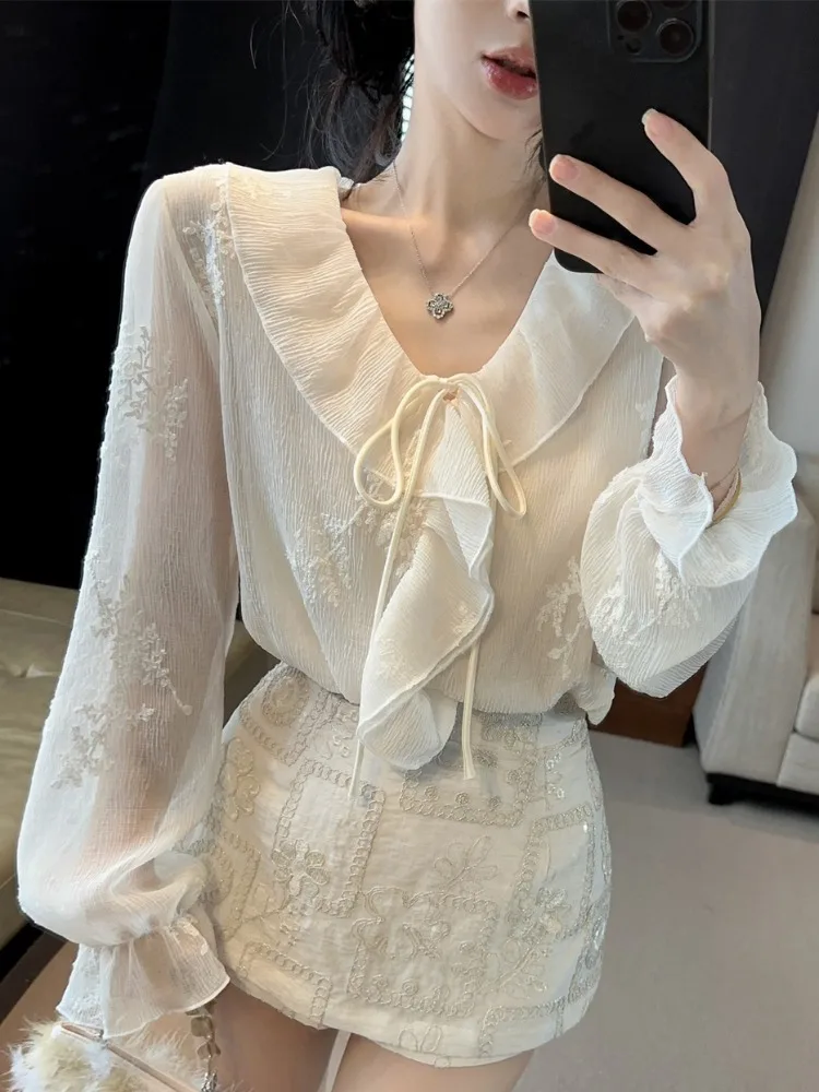 Elegant V-neck Long Sleeve Embroidered Shirt Women's Spring Autumn Fashionable Top And Short Skirt Set Sweet Japanese Style
Elegant V-neck Long Sleeve Embroidered Shirt Women's Spring Autumn Fashionable Top And Short Skirt Set Sweet Japanese Style