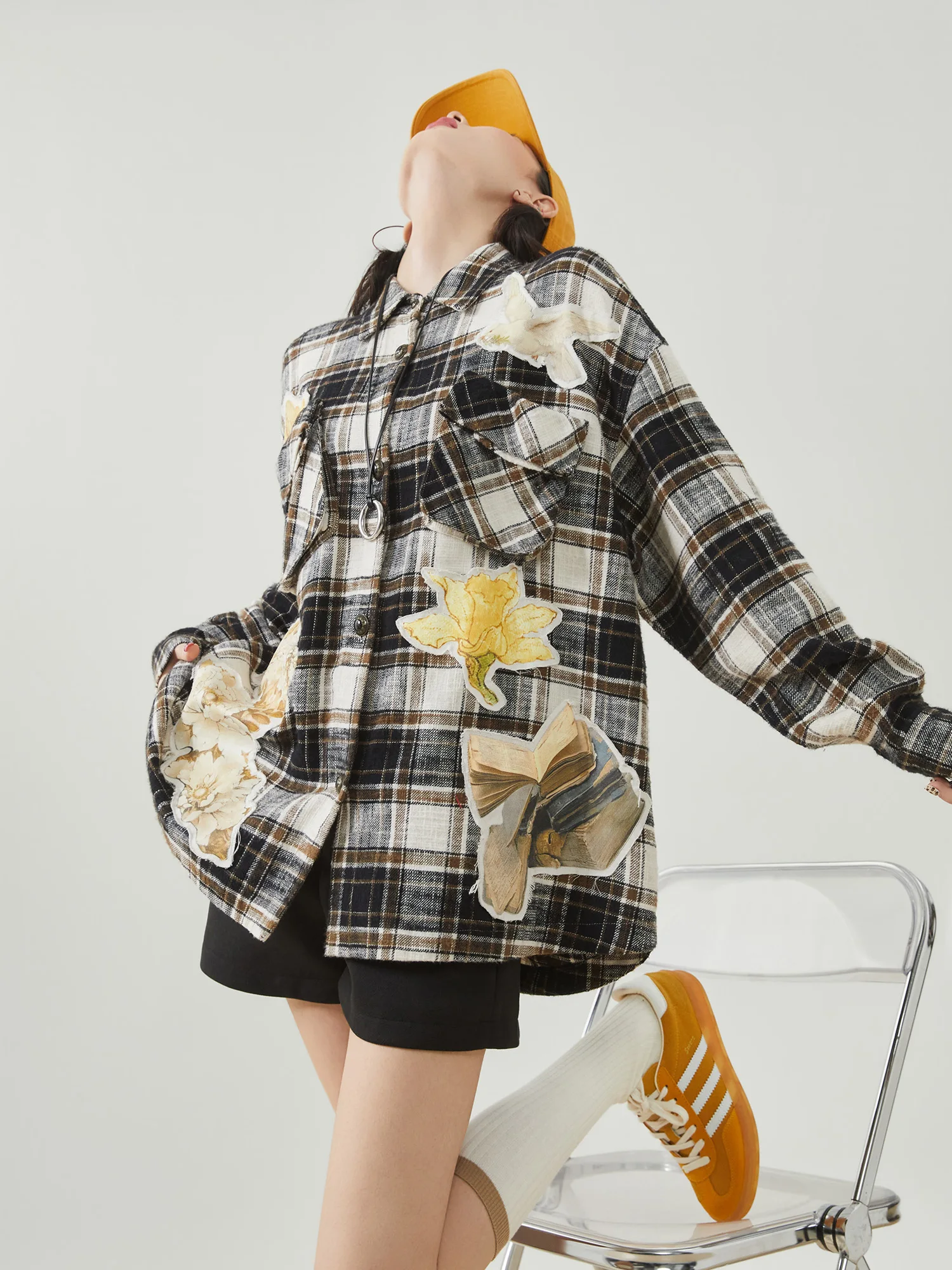 Винтажное пальто Bla с вышивкой в стиле пэчворк, в клетку, с длинными рукавами, свободного кроя, для женщин, с классическим воротником, модное, из полиэфирного волокна
Винтажное пальто Bla с вышивкой в стиле пэчворк, в клетку, с длинными рукавами, свободного кроя, для женщин, с классическим воротником, модное, из полиэфирного волокна