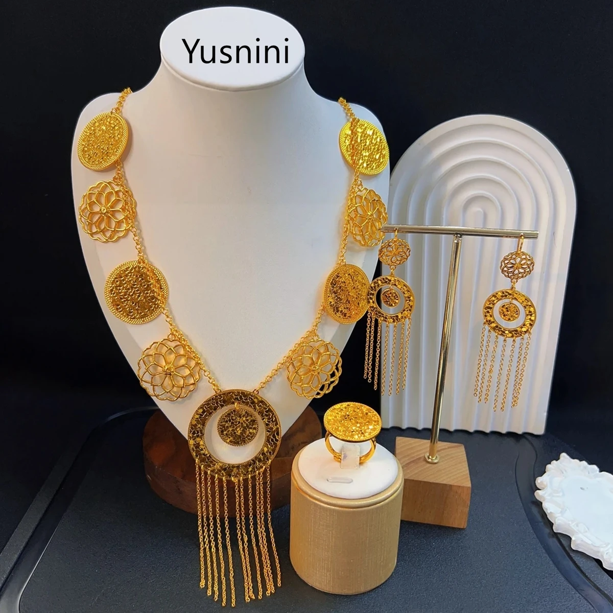 New French Dubai Fashion 24K Gold Plated Necklace Earrings and Exquisite Engagement Party Jewelry Set for Lovers
New French Dubai Fashion 24K Gold Plated Necklace Earrings and Exquisite Engagement Party Jewelry Set for Lovers