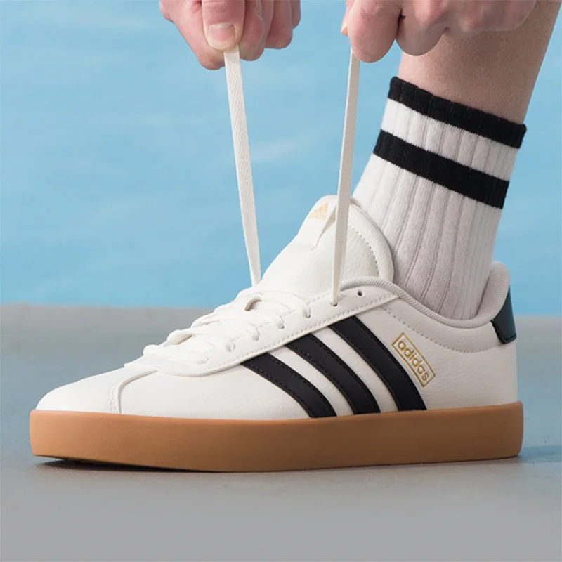 adidas Off White Black Gum Sole Skate Shoes Gold Label Three Stripe Leather Low Top Casual Sneakers Men Women IH6574
adidas Off White Black Gum Sole Skate Shoes Gold Label Three Stripe Leather Low Top Casual Sneakers Men Women IH6574