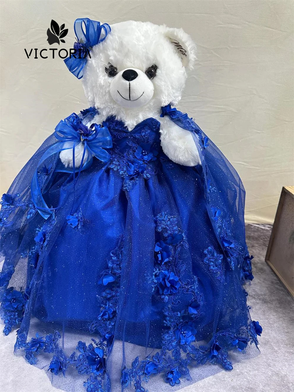 Engaging King Blue Appliques Personalized Quinceanera Teddy Bear Dresses With Cape Beadings Quince Bear Osito de Quinceanera
Engaging King Blue Appliques Personalized Quinceanera Teddy Bear Dresses With Cape Beadings Quince Bear Osito de Quinceanera