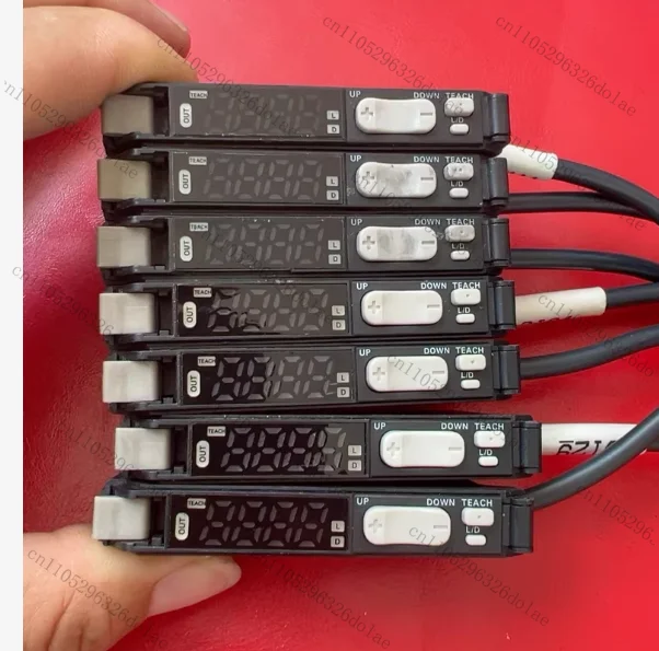 1pcs Optical fiber amplifier E3X-ZD11
1pcs Optical fiber amplifier E3X-ZD11