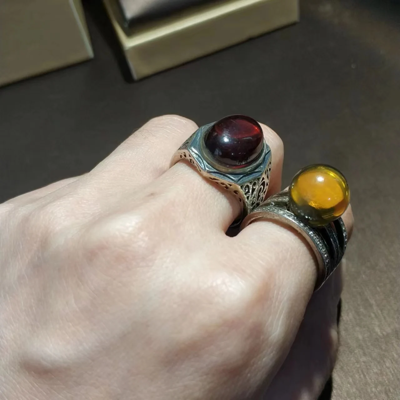 1pcs/lot natural amber blood amber red gemstone ring retro designer personality ladies accessories retro size adjustable taki
1pcs/lot natural amber blood amber red gemstone ring retro designer personality ladies accessories retro size adjustable taki