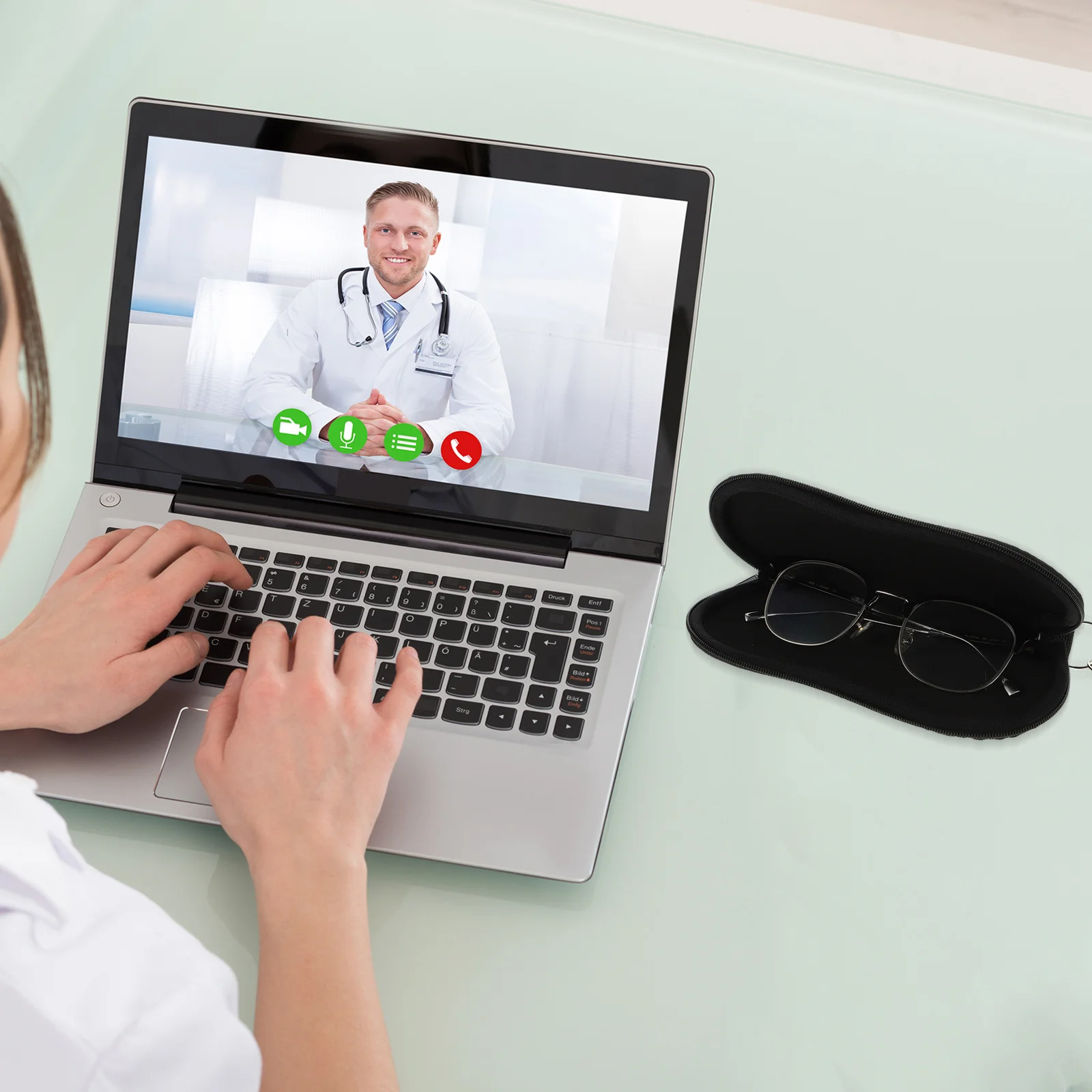 1Pcs Eyeglass Bag Neoprene Durable Protective Glasses Case Small Portable Sunglasses Holder Storage Box Black Glasses Case 
1Pcs Eyeglass Bag Neoprene Durable Protective Glasses Case Small Portable Sunglasses Holder Storage Box Black Glasses Case