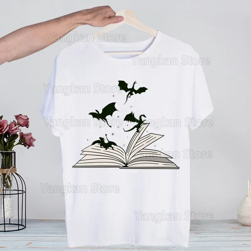 Четвертое крыло Basgiath War Dragon с принтом в уличном стиле, повседневная мужская футболка с коротким рукавом, футболка с круглым вырезом, мужская футболка
Четвертое крыло Basgiath War Dragon с принтом в уличном стиле, повседневная мужская футболка с коротким рукавом, футболка с круглым вырезом, мужская футболка