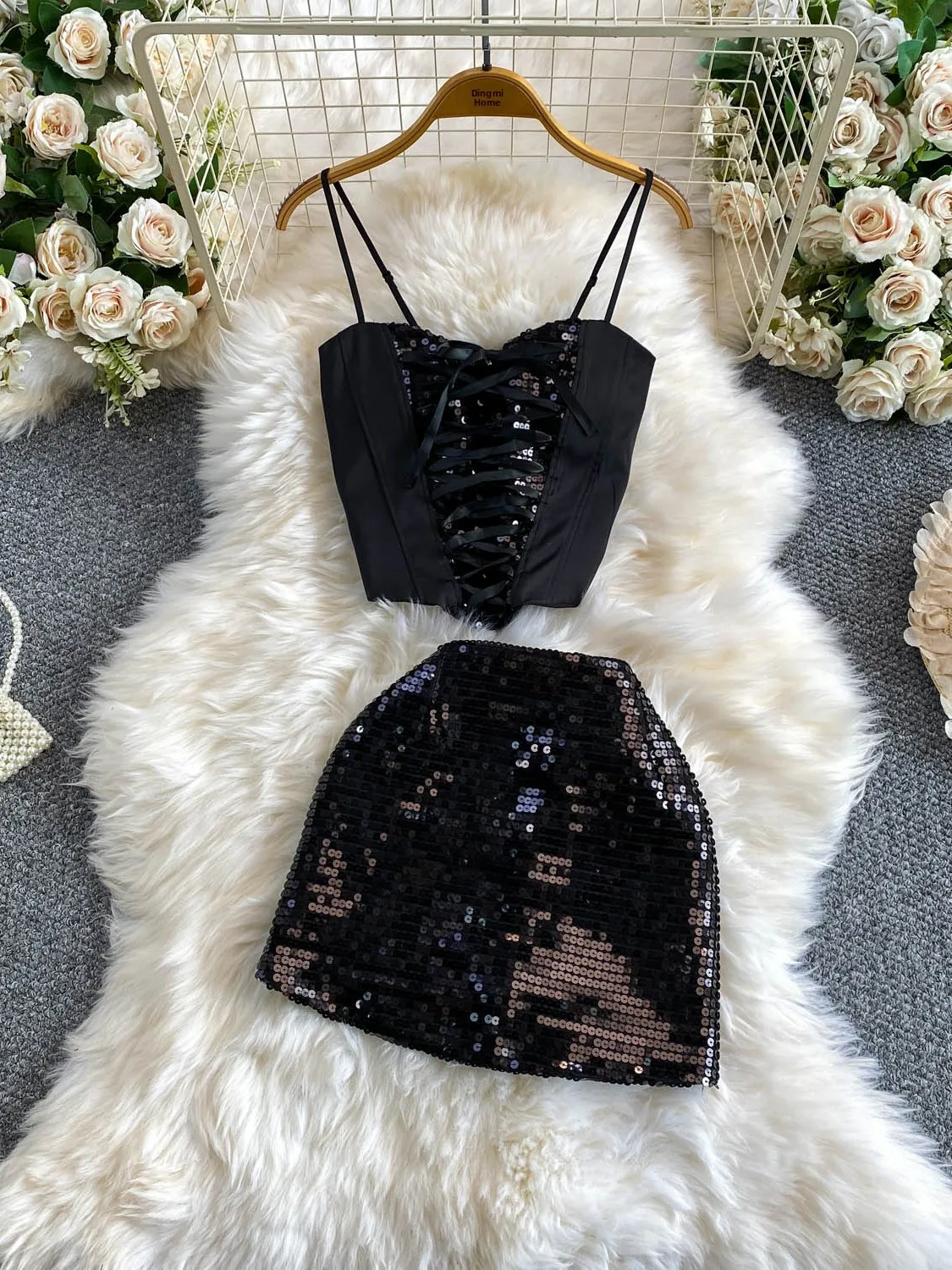 Sexy Trendy Short Skirt Two-Piece Set with Sequins Heavy Embroidery Strap Design Slimming Effect Millennium Girl Style
Sexy Trendy Short Skirt Two-Piece Set with Sequins Heavy Embroidery Strap Design Slimming Effect Millennium Girl Style