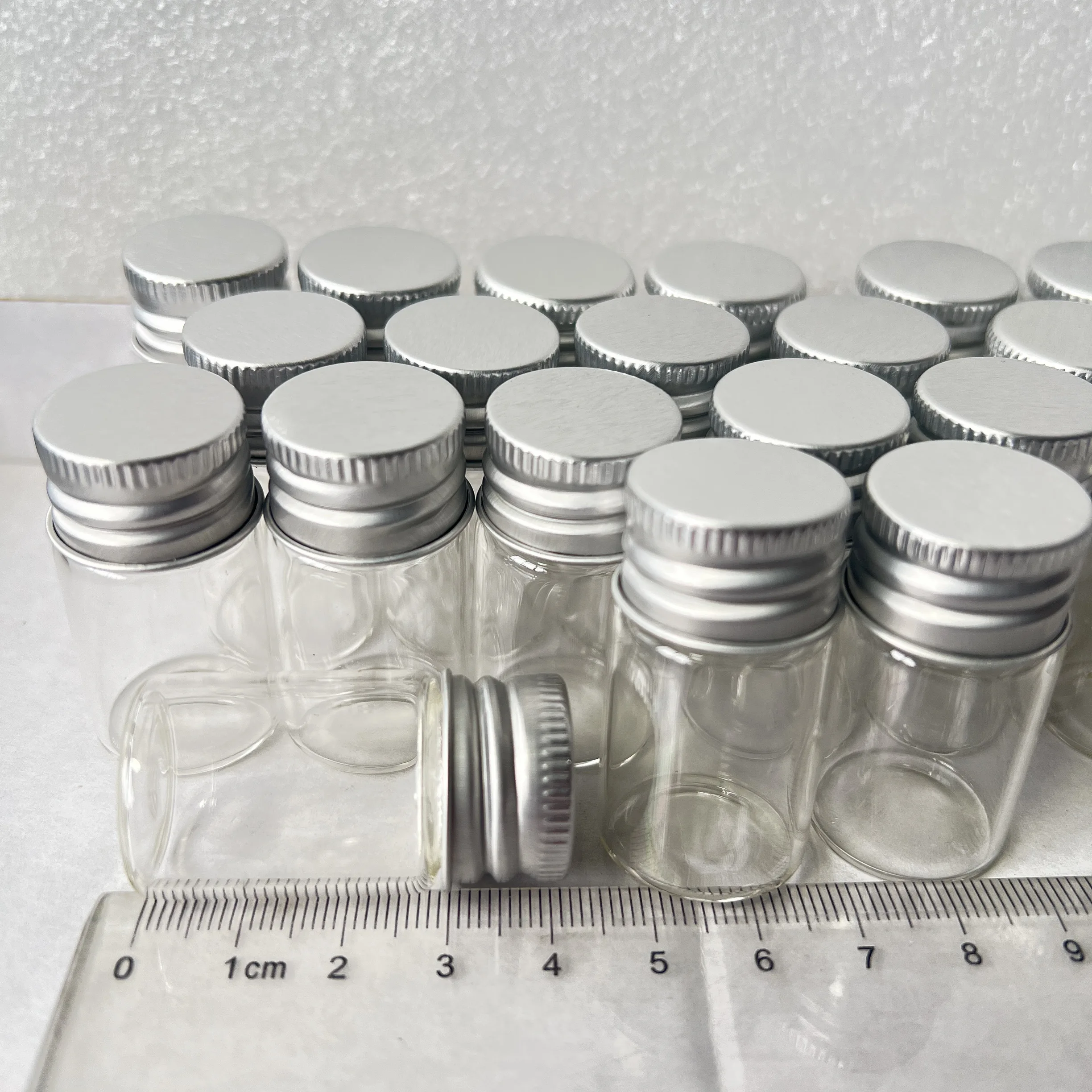 60/108PCS 8ml 8ml Clear Glass Bottles with Silver Caps - 22×40mm Transparent Glass Jars Empty Vials for DIY
60/108PCS 8ml 8ml Clear Glass Bottles with Silver Caps - 22×40mm Transparent Glass Jars Empty Vials for DIY