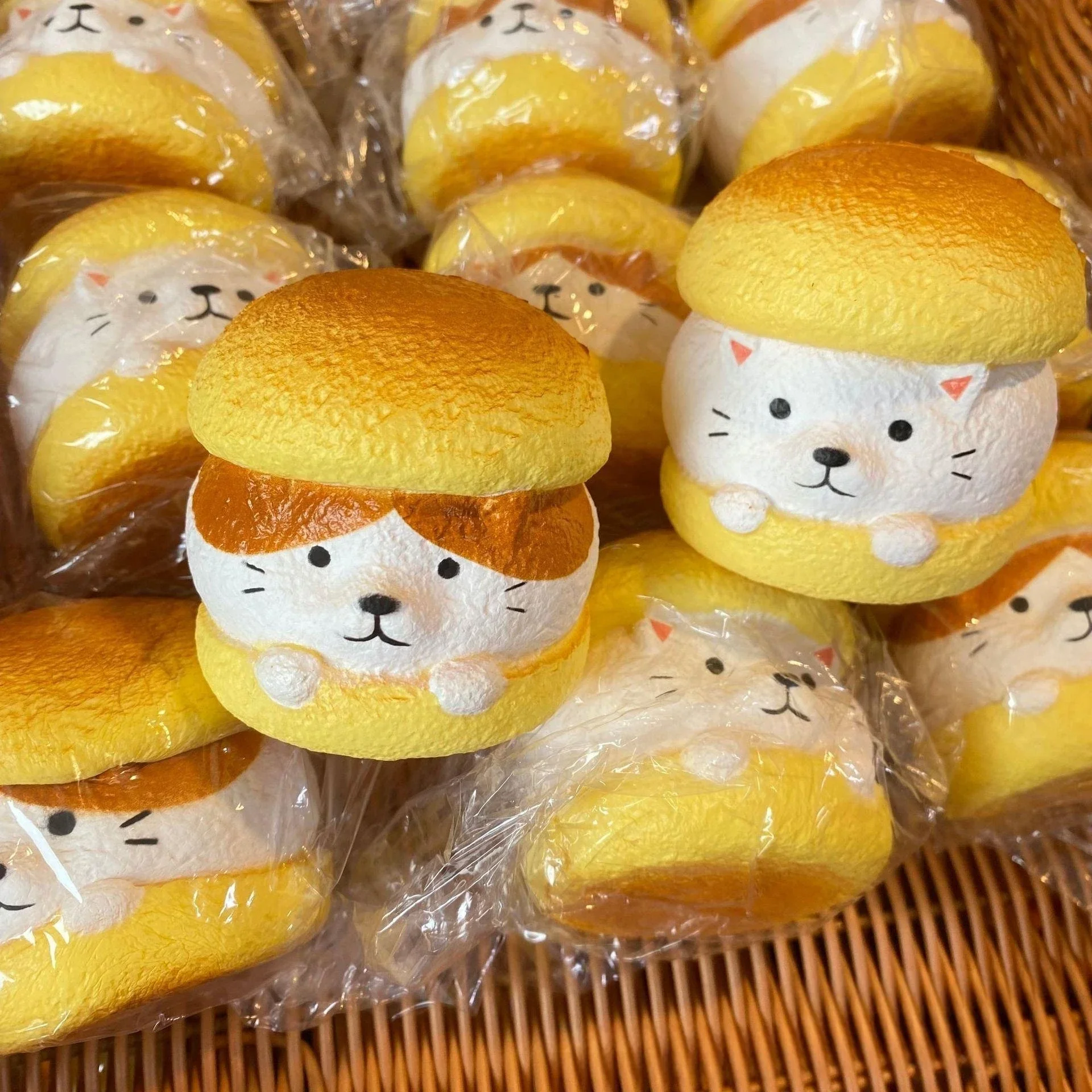 Puff Puppy Cat Bear Burger Kawaii Anime Figures Slow Rising Squishy s Simulation Food Soft Bread Squeeze Stress Relief s
Puff Puppy Cat Bear Burger Kawaii Anime Figures Slow Rising Squishy s Simulation Food Soft Bread Squeeze Stress Relief s