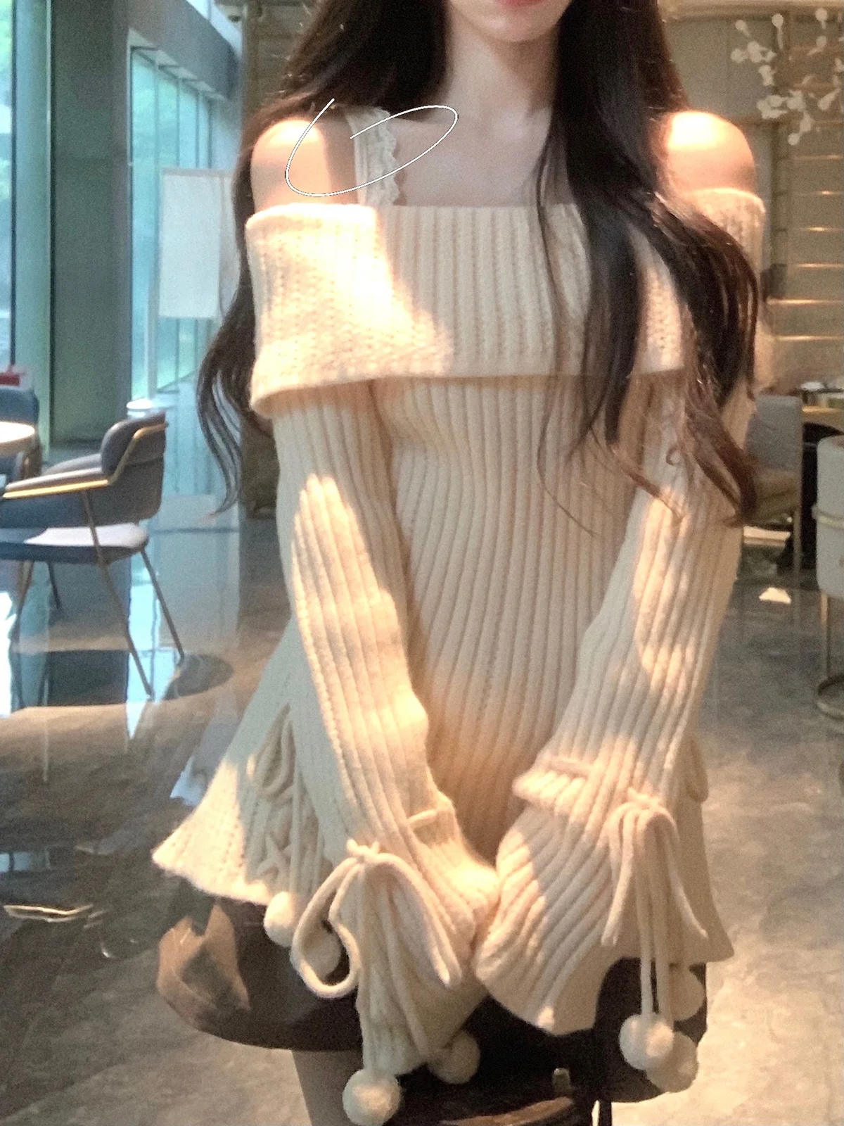 Винтажный свитер с открытыми плечами для ранней осени, женский, дизайнерская модель, с длинными рукавами-колокол, трикотаж
Винтажный свитер с открытыми плечами для ранней осени, женский, дизайнерская модель, с длинными рукавами-колокол, трикотаж