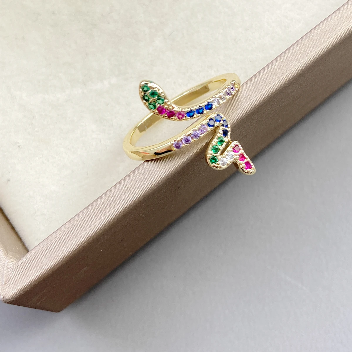 2023 New Korean Golden Punk Zircon Snake Shape Rings for Women Girl Colorful Crystal Elegant Adjustable Weddings Party Jewelry
2023 New Korean Golden Punk Zircon Snake Shape Rings for Women Girl Colorful Crystal Elegant Adjustable Weddings Party Jewelry