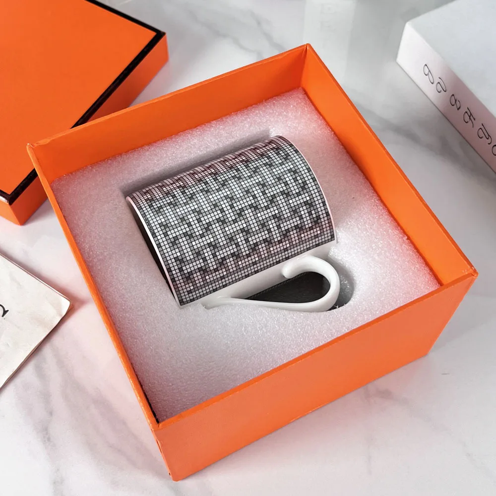 Creative Retro Bone China Mug Home Milk Coffee Cup Afternoon Tea Cup with Gift Box Suitable for Gift Giving During Festivals
Creative Retro Bone China Mug Home Milk Coffee Cup Afternoon Tea Cup with Gift Box Suitable for Gift Giving During Festivals