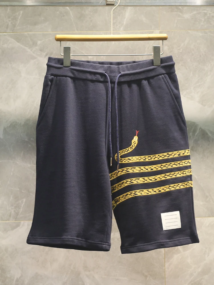 Мужские хлопковые спортивные брюки Elite 26ss с вышивкой золотой змеей, повседневные брюки-капри, городские модные прямые брюки
Мужские хлопковые спортивные брюки Elite 26ss с вышивкой золотой змеей, повседневные брюки-капри, городские модные прямые брюки