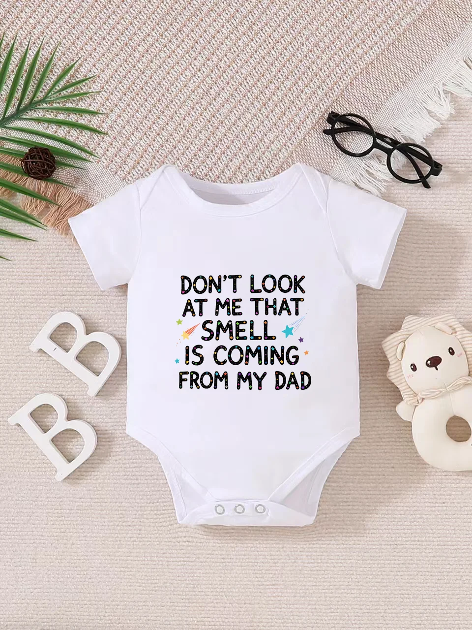 Playful letter-printed baby short-sleeve triangle bodysuit. Button closure for easy dressing, machine washable
Playful letter-printed baby short-sleeve triangle bodysuit. Button closure for easy dressing, machine washable