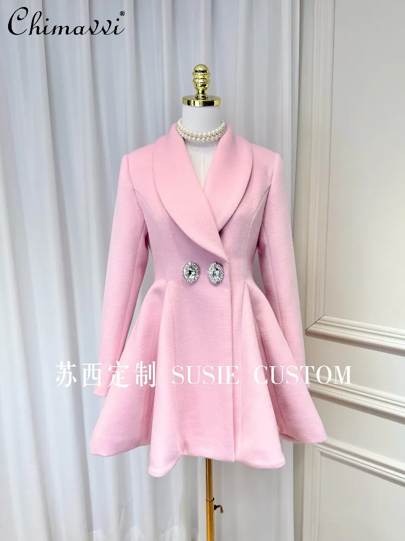 High-End French-Style Lapel Large Diamond Button Waist-Cinching Puffy Hem Coat Winter New Heavy Fashion Padded Woolen Coat
High-End French-Style Lapel Large Diamond Button Waist-Cinching Puffy Hem Coat Winter New Heavy Fashion Padded Woolen Coat