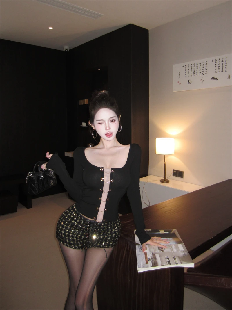 Elegant Hollow out Long Sleeve Women's Top with Metal Buckle And Bodycon Shorts Sexy Two Piece Set High Elasticity Fashionable
Elegant Hollow out Long Sleeve Women's Top with Metal Buckle And Bodycon Shorts Sexy Two Piece Set High Elasticity Fashionable