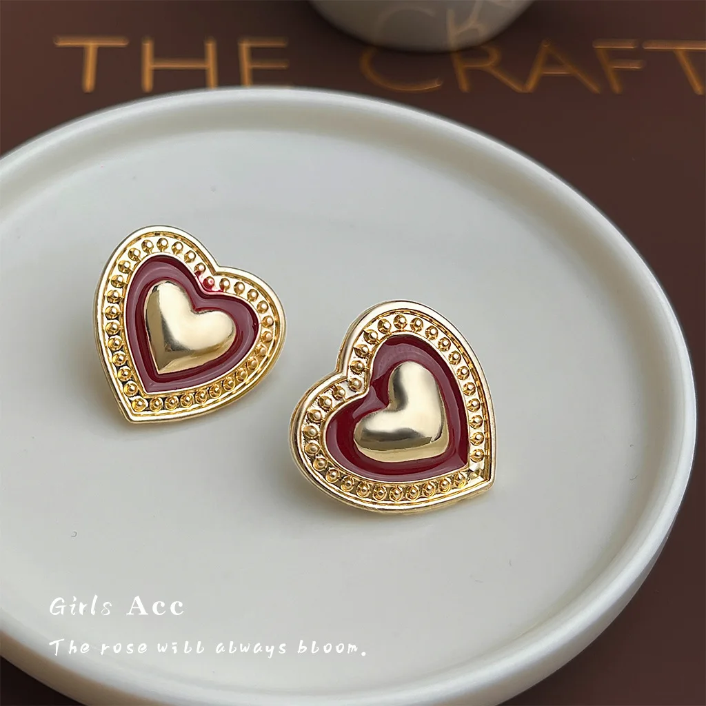 Hot Selling High Quality 3D Red Heart Enamel Drop Earrings Hong Kong Style Vintage Retro Fashion Earrings Wholesale Hot Sale
Hot Selling High Quality 3D Red Heart Enamel Drop Earrings Hong Kong Style Vintage Retro Fashion Earrings Wholesale Hot Sale
