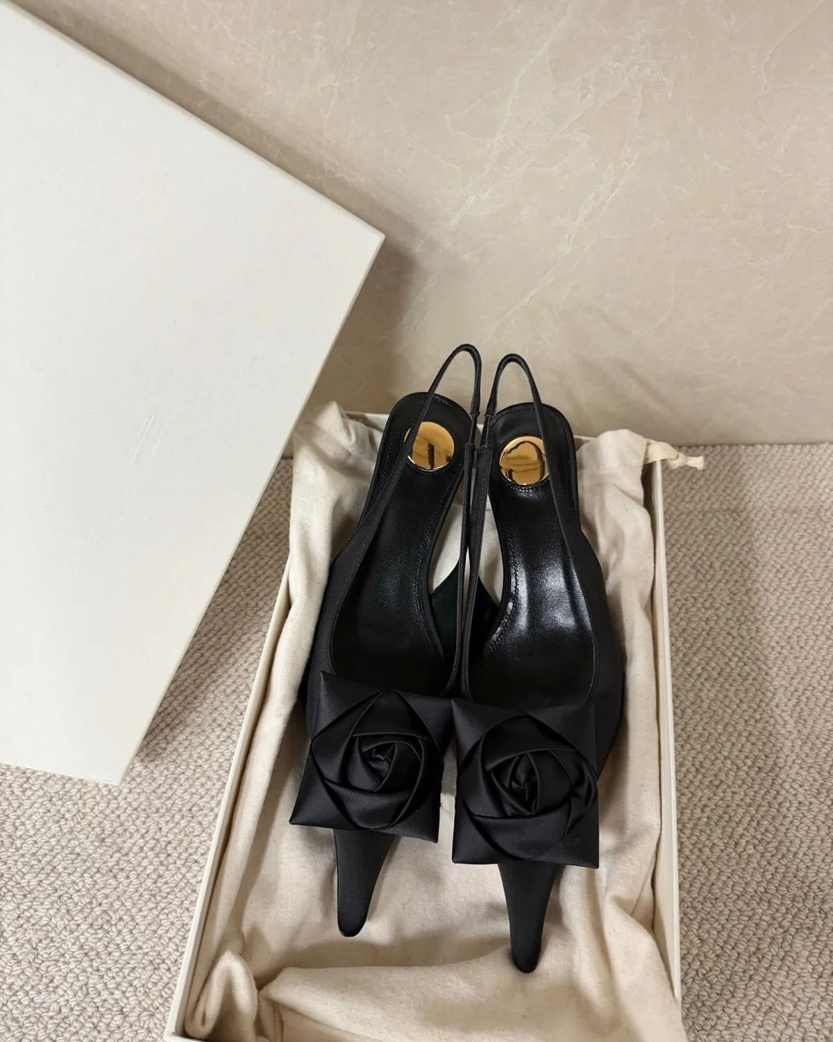 Sexy Style Fashion Show Flower Pointed Toe Summer Women Sandals Stiletto Middle Heels Slip On Design Large Size Shoesy
Sexy Style Fashion Show Flower Pointed Toe Summer Women Sandals Stiletto Middle Heels Slip On Design Large Size Shoesy