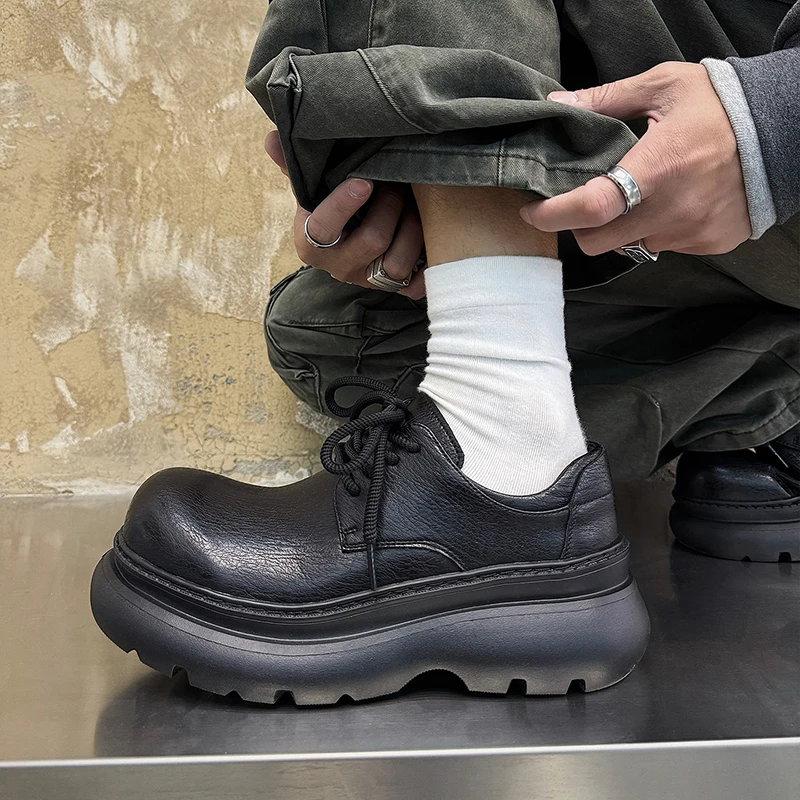 Big head Mickey leather shoes for men retro thick soled derby shoes with a height increase of 7CM casual lace up work shoes
Big head Mickey leather shoes for men retro thick soled derby shoes with a height increase of 7CM casual lace up work shoes