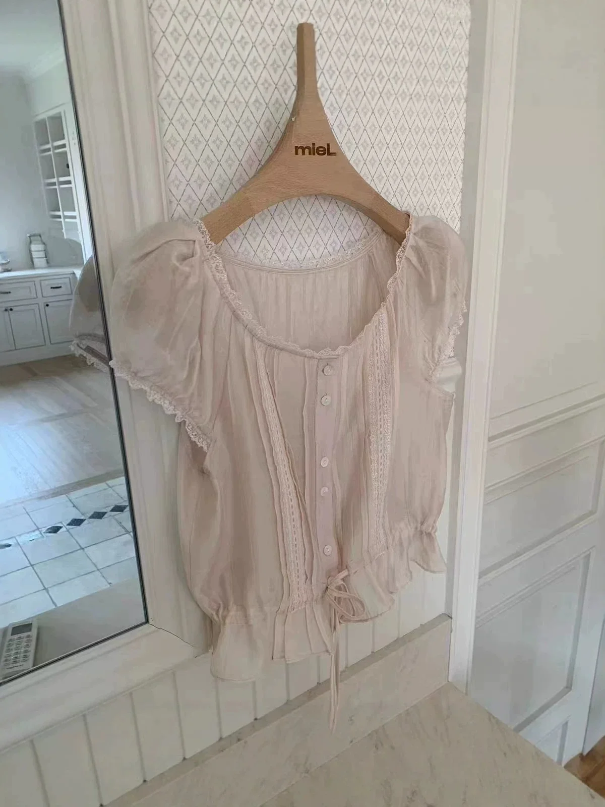 Mille Casual Shirt Korean Style Lightweight Slimming Lace Trim Short Sleeve Top Women's Fashion Summer Collection
Mille Casual Shirt Korean Style Lightweight Slimming Lace Trim Short Sleeve Top Women's Fashion Summer Collection