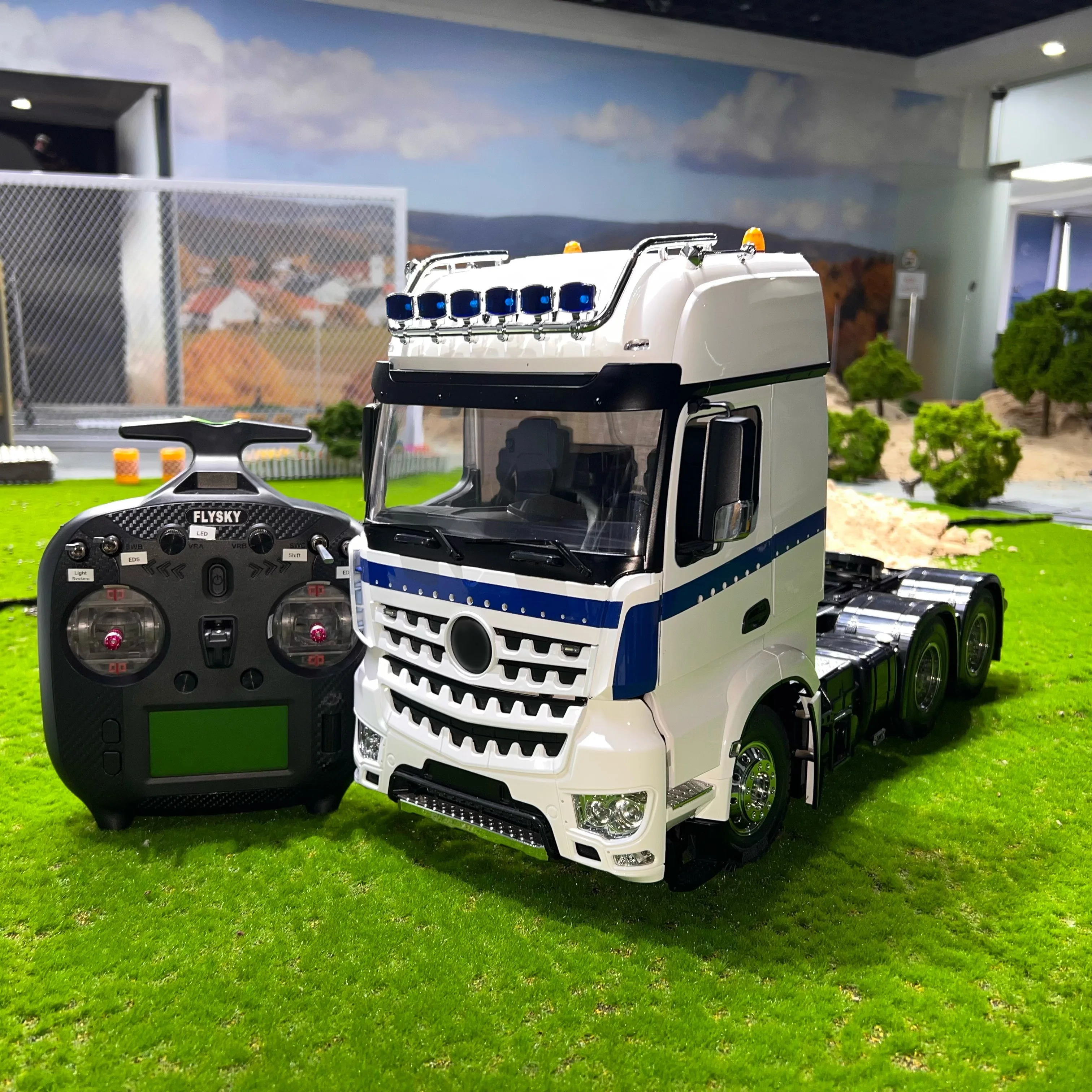 RC Tractor Truck 1/14 Scale 56352 3363 RTR RC Vehicle 6X4 Painted White Assembled Truck Rotation Lights Sounds ST8 Radio
RC Tractor Truck 1/14 Scale 56352 3363 RTR RC Vehicle 6X4 Painted White Assembled Truck Rotation Lights Sounds ST8 Radio