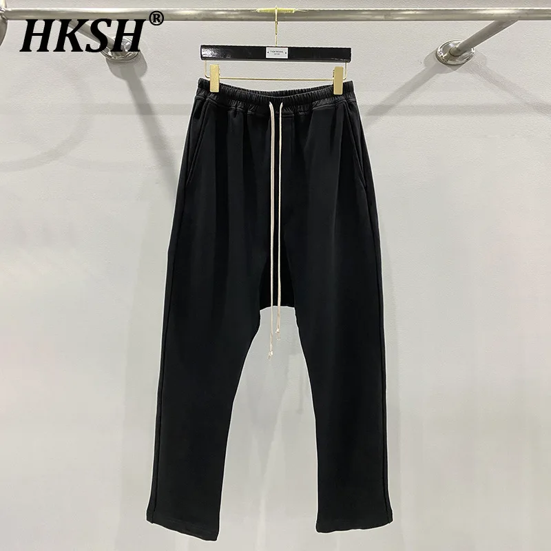 HKSH Весна Осень New Tide Мужская уличная одежда Толстые свободные висячие спортивные штаны Темные большие повседневные брюки Хип-хоп Спортивные женские HK2035
HKSH Весна Осень New Tide Мужская уличная одежда Толстые свободные висячие спортивные штаны Темные большие повседневные брюки Хип-хоп Спортивные женские HK2035