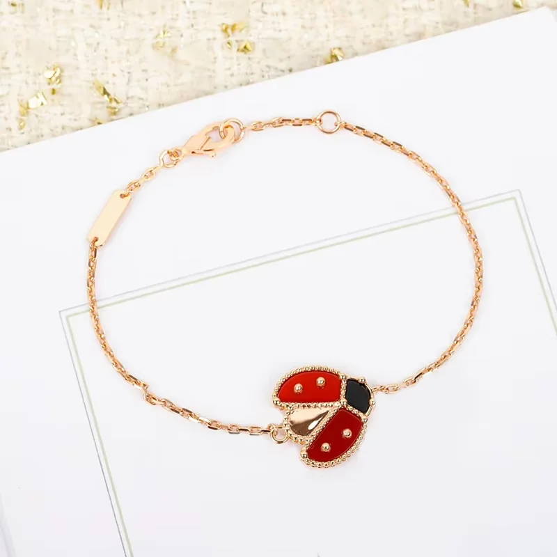Hot new pulseras de plata 925 Rose Gold plum Ladybug bracelet Ladies simple fashion sweet luxury jewelry party gift
Hot new pulseras de plata 925 Rose Gold plum Ladybug bracelet Ladies simple fashion sweet luxury jewelry party gift
