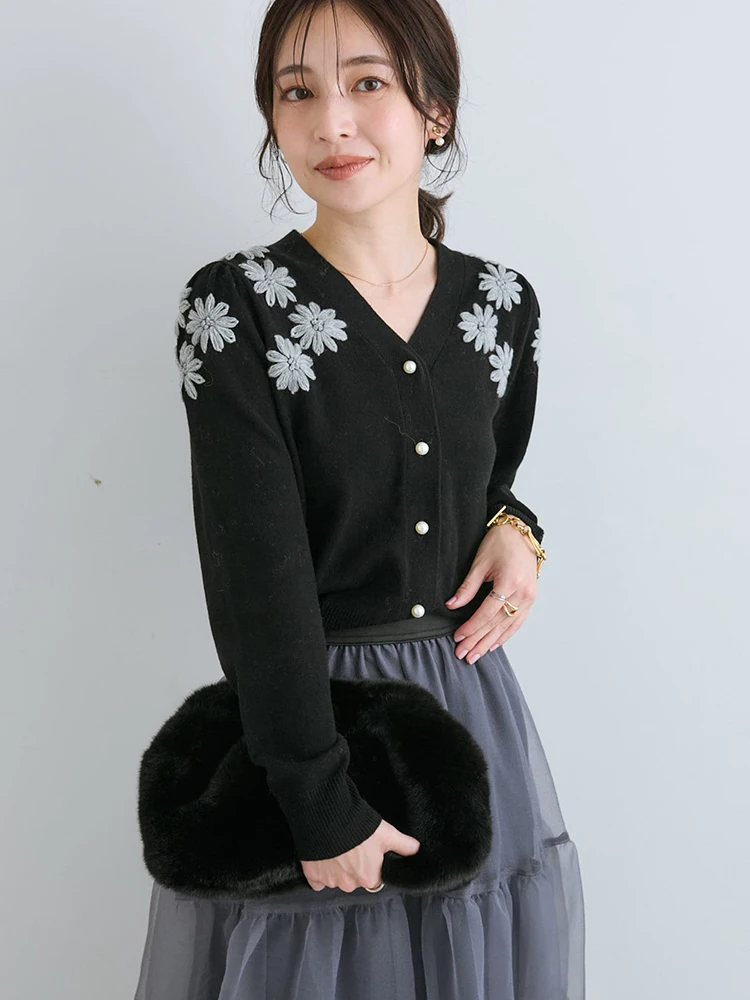 Fashion Embroidered Floral V Neck Sweater Women Autumn Winter Long Sleeve Casual Single-Breasted Tops Cardigans Female 2024 New
Fashion Embroidered Floral V Neck Sweater Women Autumn Winter Long Sleeve Casual Single-Breasted Tops Cardigans Female 2024 New