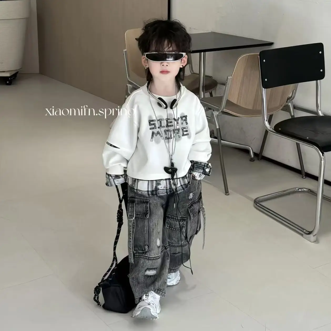 Детские костюмы для мальчиков, спортивная одежда, осенне-весенняя детская модная повседневная уличная толстовка с капюшоном + свободные джинсы, комплект из двух предметов, одежда
Детские костюмы для мальчиков, спортивная одежда, осенне-весенняя детская модная повседневная уличная толстовка с капюшоном + свободные джинсы, комплект из двух предметов, одежда