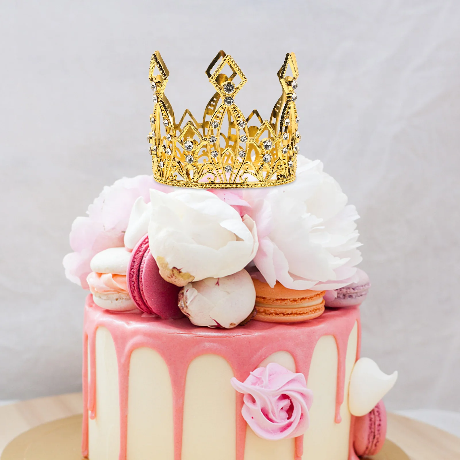 Charming Golden Crown Decoration Elegant Wedding Cake nament Tiara Dessert Table Decor Realistic Design sparkle
Charming Golden Crown Decoration Elegant Wedding Cake nament Tiara Dessert Table Decor Realistic Design sparkle