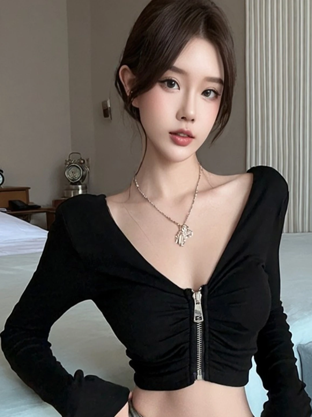 Sexy Sweet Spicy Fashion Short High Waist Crop Top Long Sleeve V-Neck Zipper Base Shirt Women Early Autumn Open Cardigan
Sexy Sweet Spicy Fashion Short High Waist Crop Top Long Sleeve V-Neck Zipper Base Shirt Women Early Autumn Open Cardigan