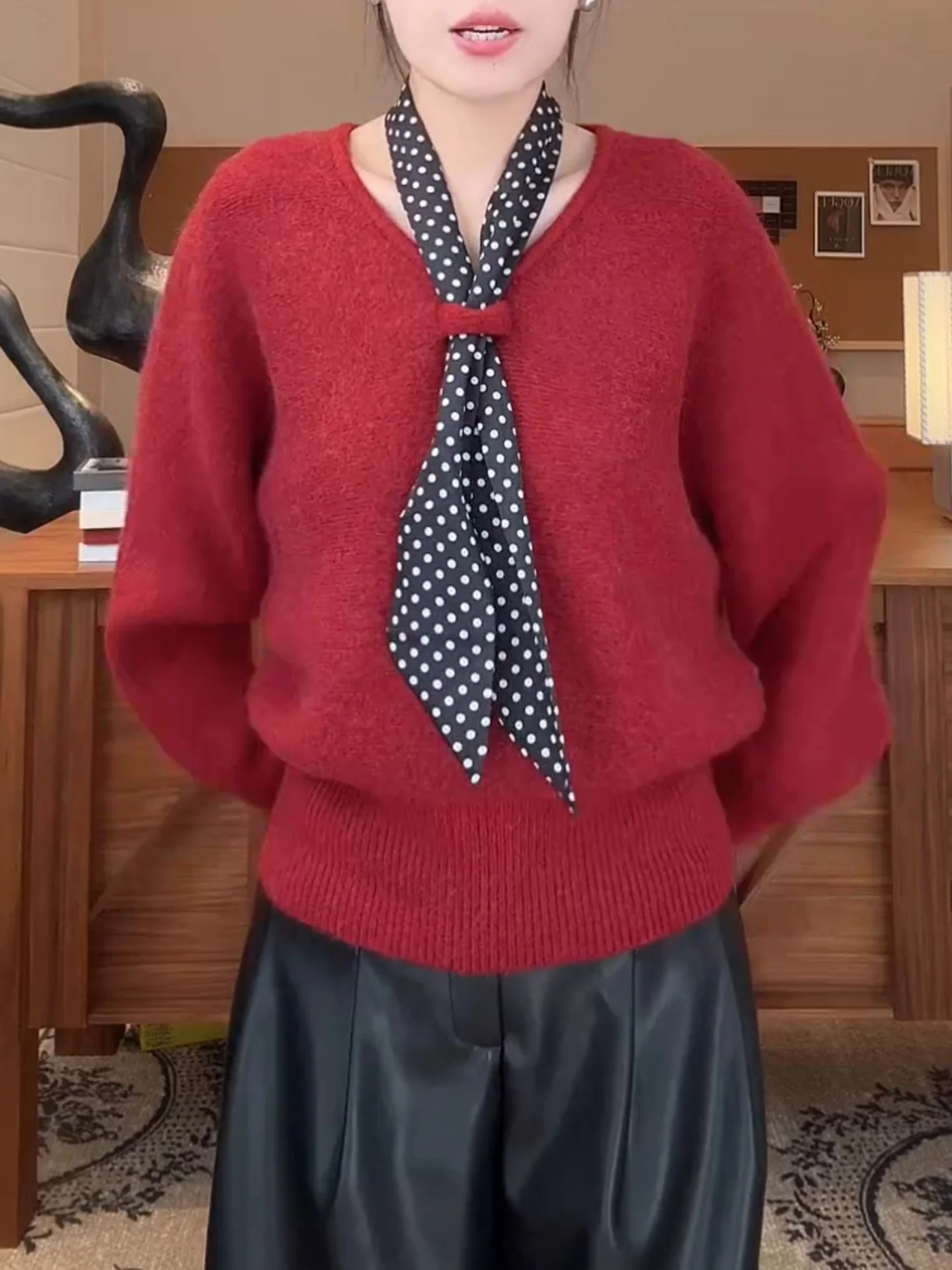 Korean Sle V-Ne Long Sve Knitted Sweater Women's Red Waist-Cinching Unique Design Top for Autumn Winter
Korean Sle V-Ne Long Sve Knitted Sweater Women's Red Waist-Cinching Unique Design Top for Autumn Winter