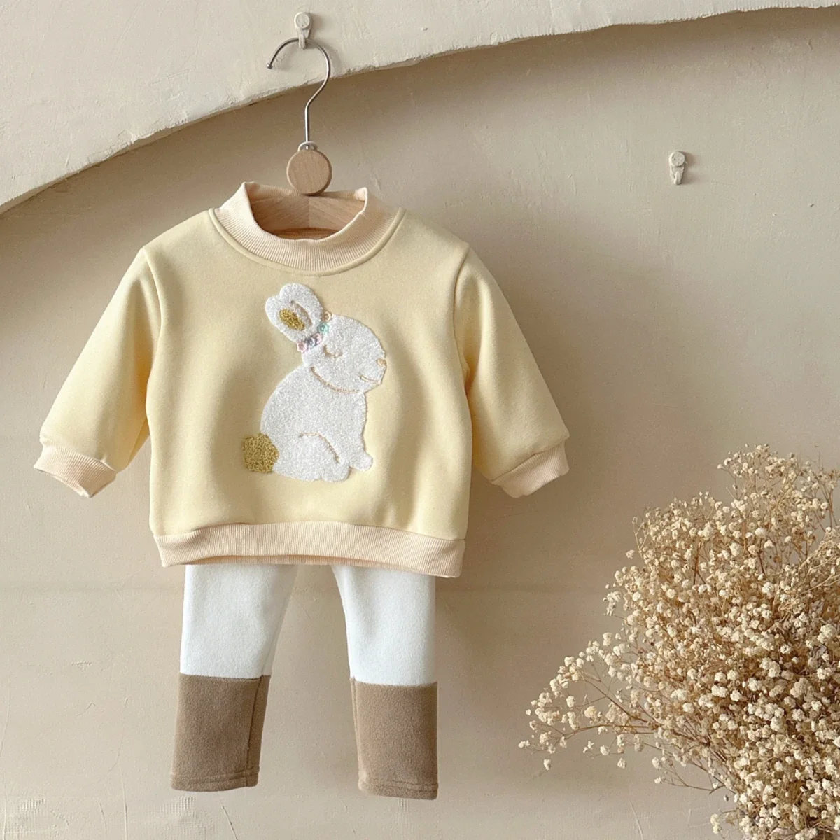 Детский комплект из 2 предметов, осенне-зимний простой штаны с вышивкой кролика и круглым вырезом, длинными рукавами для маленьких девочек 1-3 лет
Детский комплект из 2 предметов, осенне-зимний простой штаны с вышивкой кролика и круглым вырезом, длинными рукавами для маленьких девочек 1-3 лет