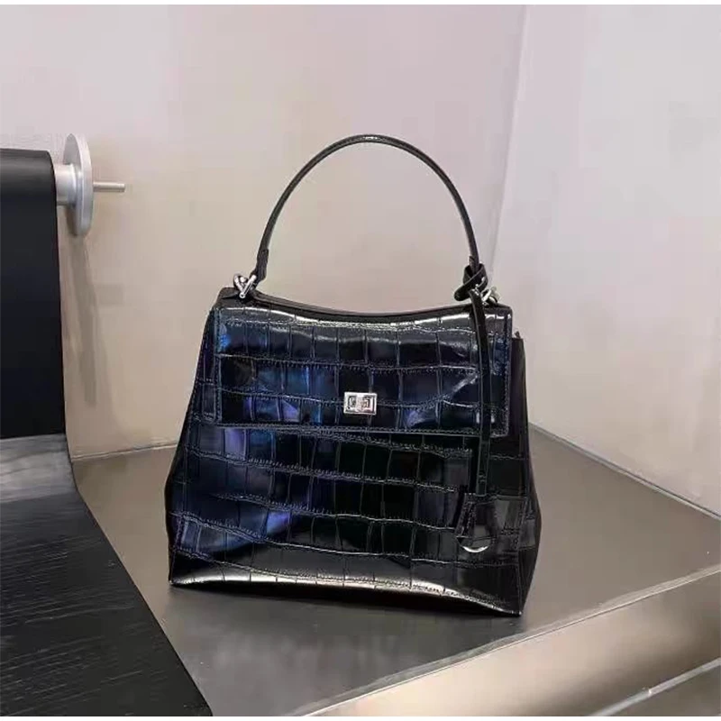 Designer Leather Handbag Luxury Crocodile Pattern Shoulder Bags For Women Korean Casual Versatile Fashion Backpack Ladies Tote
Designer Leather Handbag Luxury Crocodile Pattern Shoulder Bags For Women Korean Casual Versatile Fashion Backpack Ladies Tote