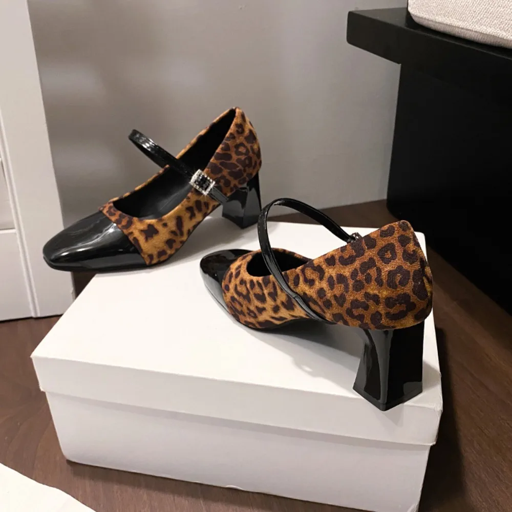 Elegant Women's Chunky Heels Mary Jane Shoes Square Toe Double Ankle Strap Pumps for Women Patent Leather High Heels Party Shoes
Elegant Women's Chunky Heels Mary Jane Shoes Square Toe Double Ankle Strap Pumps for Women Patent Leather High Heels Party Shoes