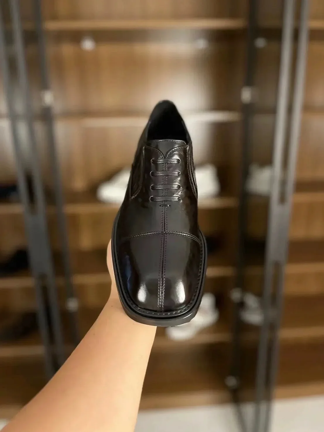 Spring and Autumn New Men's Business Dress Leather Shoes Leather Laces Classic Trend High-end Derby Shoes Men
Spring and Autumn New Men's Business Dress Leather Shoes Leather Laces Classic Trend High-end Derby Shoes Men