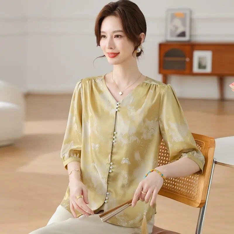 Women's V-Neck Satin Blouse with Pearl Buttons, Elegant Three Quarter Sleeve Summer Top for Middle-Aged Women
Women's V-Neck Satin Blouse with Pearl Buttons, Elegant Three Quarter Sleeve Summer Top for Middle-Aged Women