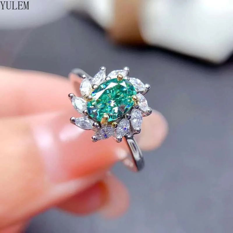 YULEM New Luxury Oval Shape Green Moissanite 5x7mm Fashion Design Engagement Rings for Women
YULEM New Luxury Oval Shape Green Moissanite 5x7mm Fashion Design Engagement Rings for Women