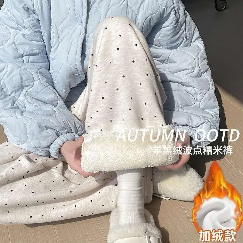 Женские брюки, дышащие винтажные мягкие джинсовые брюки, зима-осень, флисовые клейкие свободные тонкие повседневные прогулочные миниатюрные мягкие широкие брюки
Женские брюки, дышащие винтажные мягкие джинсовые брюки, зима-осень, флисовые клейкие свободные тонкие повседневные прогулочные миниатюрные мягкие широкие брюки