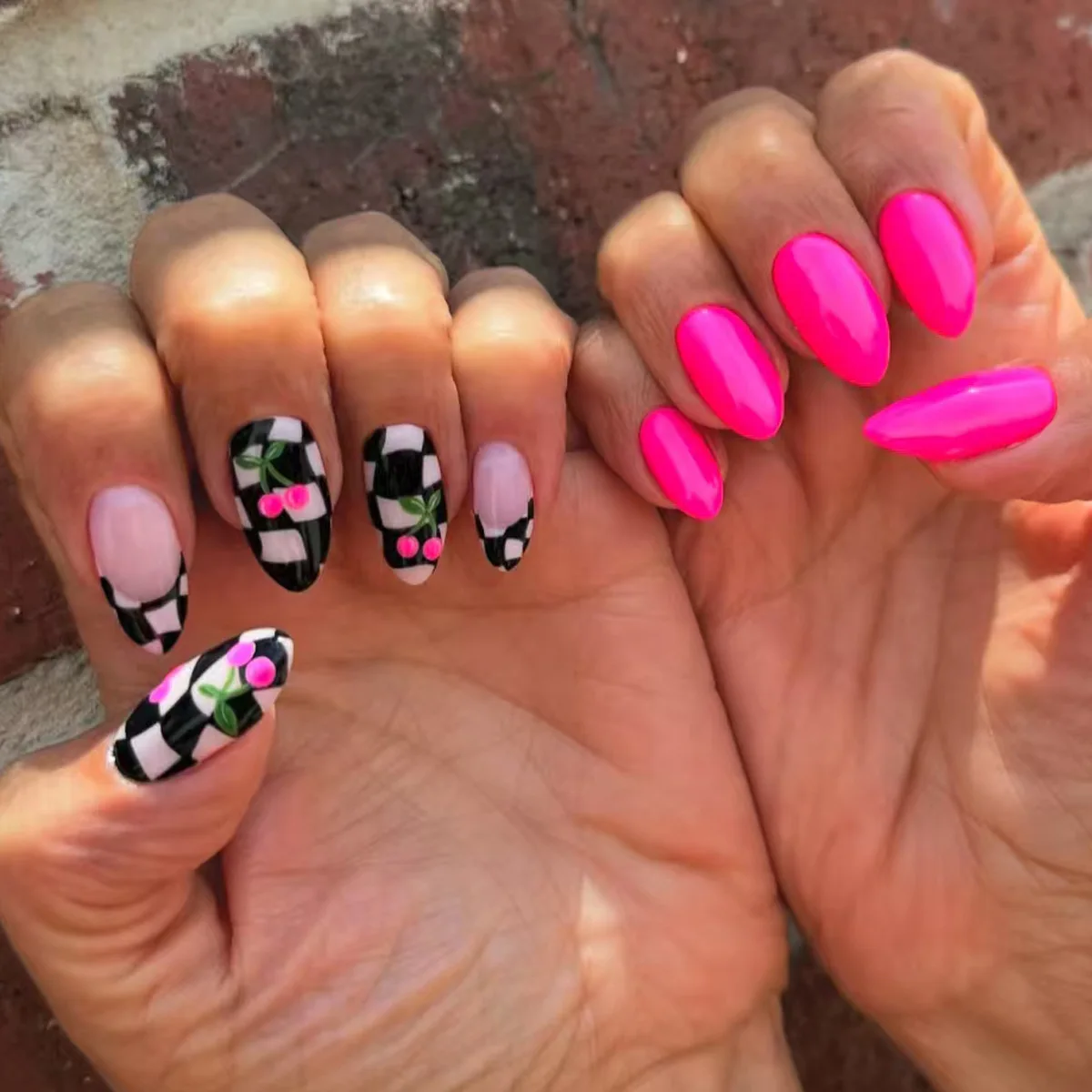 24Pcs Hot Pink Cherry Press On Nails Almond Fake Nails Black White Checkerboard Design Reusable Full Cover Artificial Nail Tips
24Pcs Hot Pink Cherry Press On Nails Almond Fake Nails Black White Checkerboard Design Reusable Full Cover Artificial Nail Tips