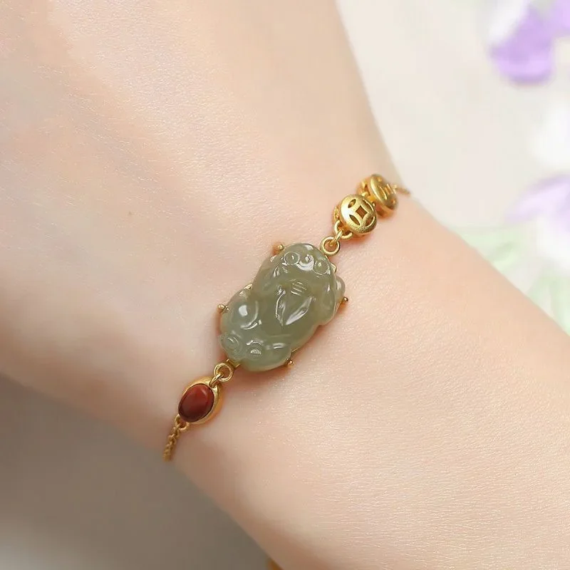 Natural Hetian jade small Pixiu bracelet for women minimalist design classic charm Chinese style silver jewelry for gifts
Natural Hetian jade small Pixiu bracelet for women minimalist design classic charm Chinese style silver jewelry for gifts