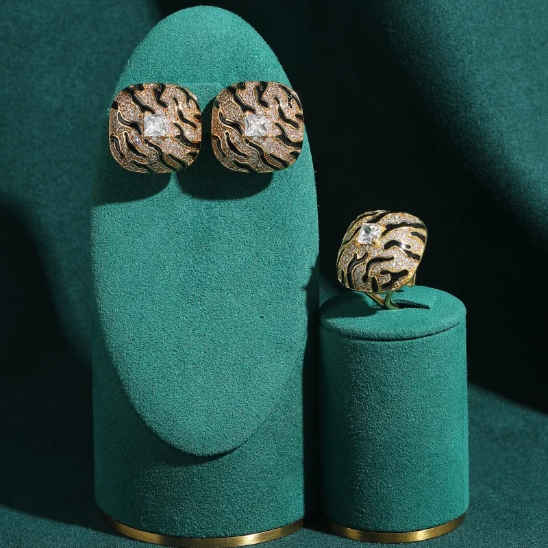 Bright Zircon Vintage Square Black Jewelry Sets Gold Color Leopard Skin Enamel Woman Retro Classic Elegant Party Accessories
Bright Zircon Vintage Square Black Jewelry Sets Gold Color Leopard Skin Enamel Woman Retro Classic Elegant Party Accessories