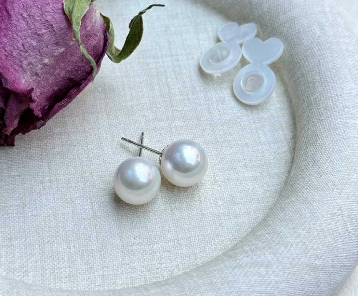 Classic earrings AAAA9-10mm/10-11mm natural white South Sea pearl earrings 925s earrings
Classic earrings AAAA9-10mm/10-11mm natural white South Sea pearl earrings 925s earrings